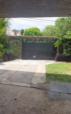 Casa à venda com 335m², 2 quartos e 4 vagas Casa à venda com 335m², 2 quartos e 4 vagasÁrea externa