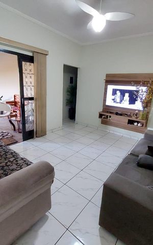 Casa à venda com 335m², 2 quartos e 4 vagas Casa à venda com 335m², 2 quartos e 4 vagasSala