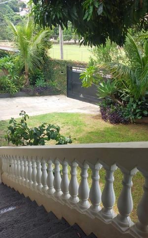 Casa à venda com 335m², 2 quartos e 4 vagas Casa à venda com 335m², 2 quartos e 4 vagasÁrea externa
