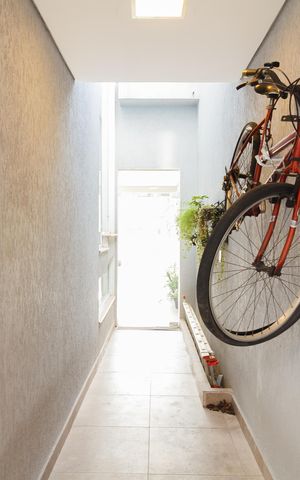Casa à venda com 182m², 3 quartos e 3 vagas Casa à venda com 182m², 3 quartos e 3 vagasCorredor lateral