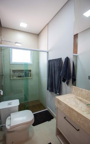 Casa para alugar com 330m², 3 quartos e 4 vagas Casa para alugar com 330m², 3 quartos e 4 vagasBanheiro da Suíte 2