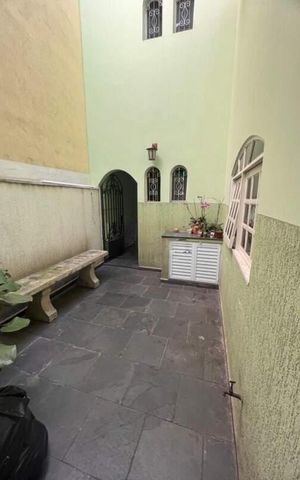 Casa à venda com 182m², 4 quartos e 2 vagas