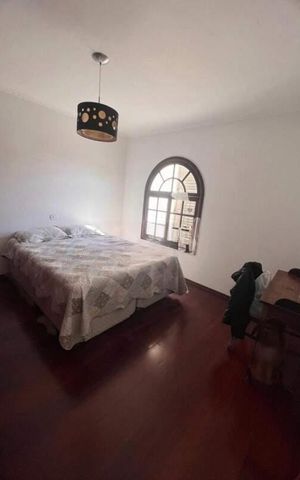 Casa à venda com 182m², 4 quartos e 2 vagas