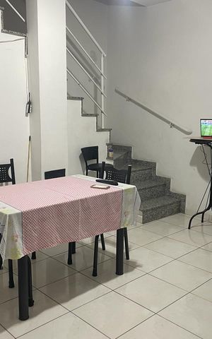 Casa à venda com 78m², 2 quartos e 2 vagas Casa à venda com 78m², 2 quartos e 2 vagasSala