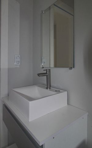 Casa de condomínio à venda com 42m², 2 quartos e 1 vaga Casa de condomínio à venda com 42m², 2 quartos e 1 vagaBanheiro
