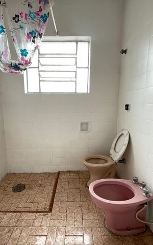 Casa para alugar com 100m², 2 quartos e 2 vagasBanheiro