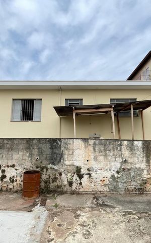 Casa para alugar com 100m², 2 quartos e 2 vagasQuintal