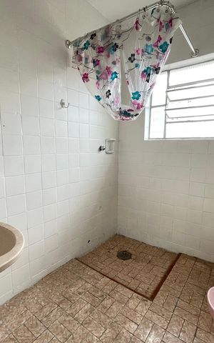Casa para alugar com 100m², 2 quartos e 2 vagasBanheiro