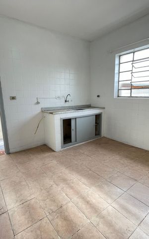 Casa para alugar com 100m², 2 quartos e 2 vagasCozinha