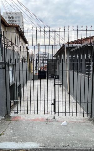 Casa para alugar com 100m², 2 quartos e 2 vagasFachada 