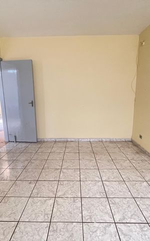 Casa para alugar com 100m², 2 quartos e 2 vagasSala