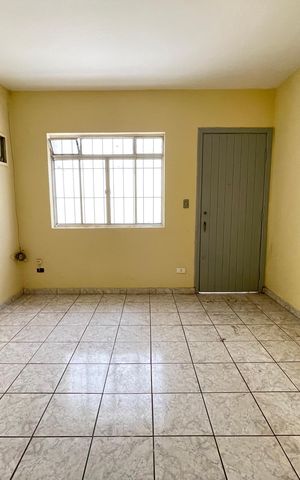 Casa para alugar com 100m², 2 quartos e 2 vagasSala
