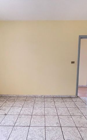 Casa para alugar com 100m², 2 quartos e 2 vagasSala
