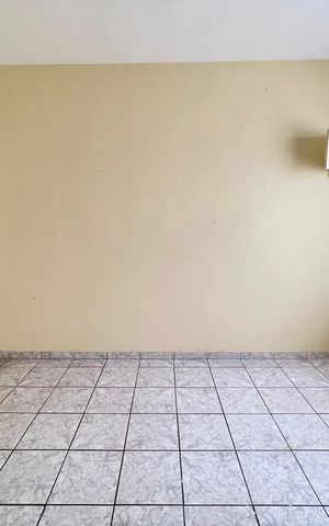 Casa para alugar com 100m², 2 quartos e 2 vagasSala