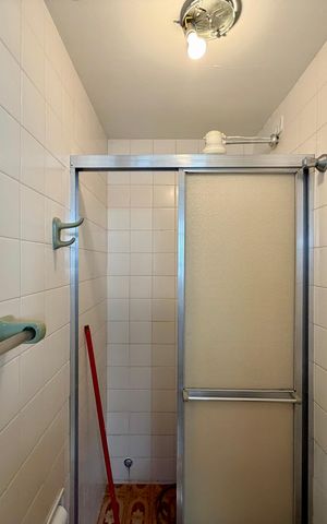 Apartamento à venda com 240m², 4 quartos e 2 vagas Apartamento à venda com 240m², 4 quartos e 2 vagasBanheiro 4
