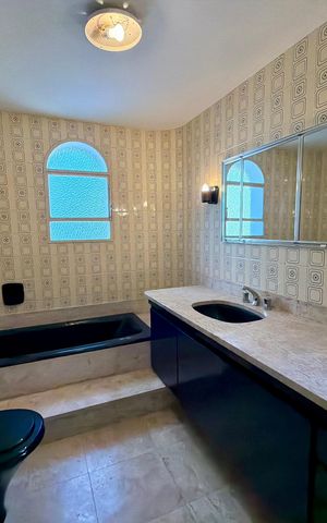 Apartamento à venda com 240m², 4 quartos e 2 vagas Apartamento à venda com 240m², 4 quartos e 2 vagasBanheiro 2