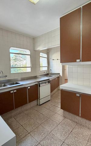 Apartamento à venda com 240m², 4 quartos e 2 vagas Apartamento à venda com 240m², 4 quartos e 2 vagasCozinha