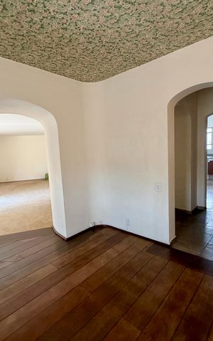 Apartamento à venda com 240m², 4 quartos e 2 vagas Apartamento à venda com 240m², 4 quartos e 2 vagasSala