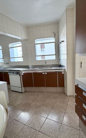 Apartamento à venda com 240m², 4 quartos e 2 vagas Apartamento à venda com 240m², 4 quartos e 2 vagasCozinha