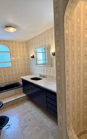 Apartamento à venda com 240m², 4 quartos e 2 vagas Apartamento à venda com 240m², 4 quartos e 2 vagasBanheiro 2