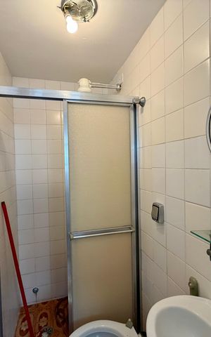 Apartamento à venda com 240m², 4 quartos e 2 vagas Apartamento à venda com 240m², 4 quartos e 2 vagasBanheiro 4