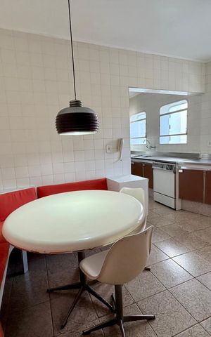 Apartamento à venda com 240m², 4 quartos e 2 vagas Apartamento à venda com 240m², 4 quartos e 2 vagasCozinha