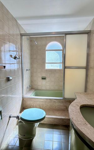 Apartamento à venda com 240m², 4 quartos e 2 vagas Apartamento à venda com 240m², 4 quartos e 2 vagasBanheiro 3