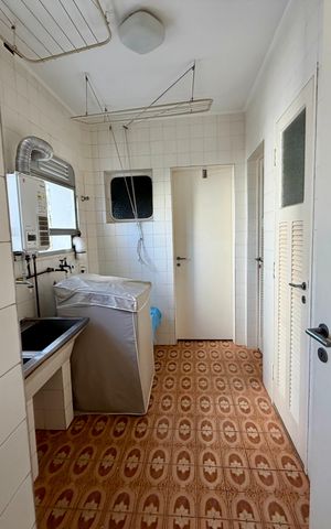 Apartamento à venda com 240m², 4 quartos e 2 vagas Apartamento à venda com 240m², 4 quartos e 2 vagasLavanderia