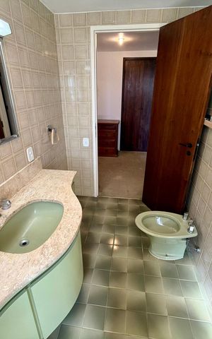 Apartamento à venda com 240m², 4 quartos e 2 vagas Apartamento à venda com 240m², 4 quartos e 2 vagasBanheiro 3