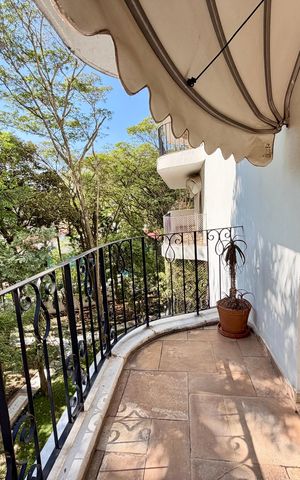 Apartamento à venda com 240m², 4 quartos e 2 vagas Apartamento à venda com 240m², 4 quartos e 2 vagasVaranda