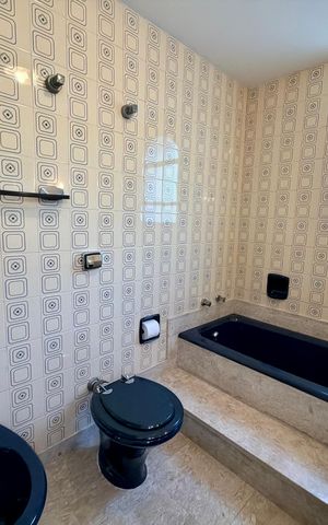 Apartamento à venda com 240m², 4 quartos e 2 vagas Apartamento à venda com 240m², 4 quartos e 2 vagasBanheiro 2