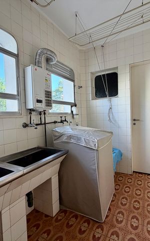 Apartamento à venda com 240m², 4 quartos e 2 vagas Apartamento à venda com 240m², 4 quartos e 2 vagasLavanderia
