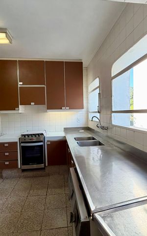 Apartamento à venda com 240m², 4 quartos e 2 vagas Apartamento à venda com 240m², 4 quartos e 2 vagasCozinha