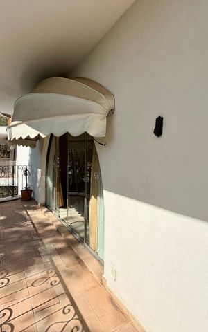 Apartamento à venda com 240m², 4 quartos e 2 vagas Apartamento à venda com 240m², 4 quartos e 2 vagasVaranda