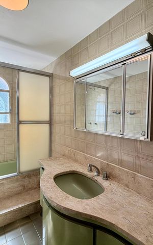 Apartamento à venda com 240m², 4 quartos e 2 vagas Apartamento à venda com 240m², 4 quartos e 2 vagasBanheiro 3