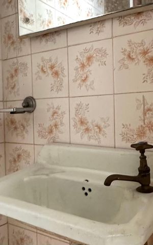 Apartamento à venda com 110m², 2 quartos e sem vaga Apartamento à venda com 110m², 2 quartos e sem vagaBanheiro de serviço