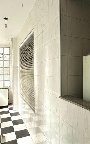 Apartamento à venda com 110m², 2 quartos e sem vaga Apartamento à venda com 110m², 2 quartos e sem vagaBanheiro de serviço