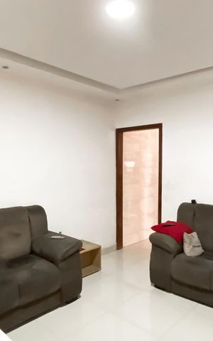 Casa à venda com 105m², 3 quartos e 2 vagas Casa à venda com 105m², 3 quartos e 2 vagasSala