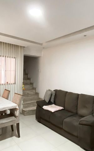 Casa à venda com 105m², 3 quartos e 2 vagas Casa à venda com 105m², 3 quartos e 2 vagasSala