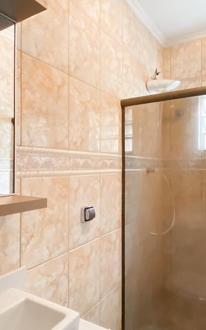 Casa à venda com 105m², 3 quartos e 2 vagas Casa à venda com 105m², 3 quartos e 2 vagasBanheiro
