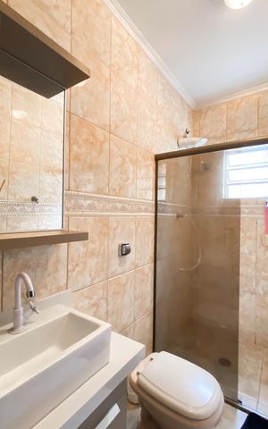 Casa à venda com 105m², 3 quartos e 2 vagas Casa à venda com 105m², 3 quartos e 2 vagasBanheiro