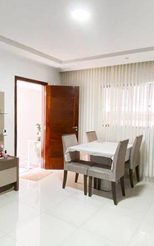 Casa à venda com 105m², 3 quartos e 2 vagas Casa à venda com 105m², 3 quartos e 2 vagasSala