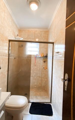 Casa à venda com 105m², 3 quartos e 2 vagas Casa à venda com 105m², 3 quartos e 2 vagasBanheiro