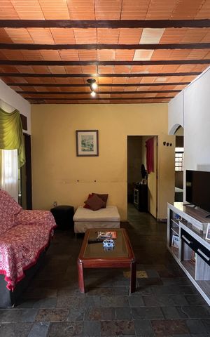 Casa à venda com 100m², 4 quartos e 5 vagas Casa à venda com 100m², 4 quartos e 5 vagasSala