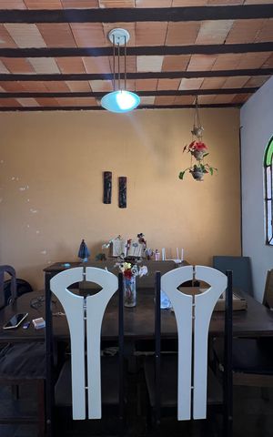 Casa à venda com 100m², 4 quartos e 5 vagas Casa à venda com 100m², 4 quartos e 5 vagasSala