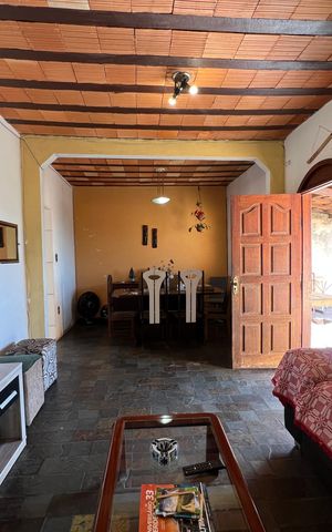 Casa à venda com 100m², 4 quartos e 5 vagas Casa à venda com 100m², 4 quartos e 5 vagasSala
