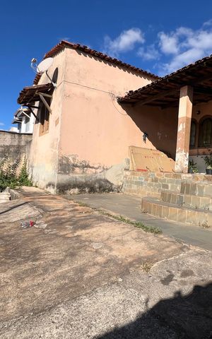 Casa à venda com 100m², 4 quartos e 5 vagas Casa à venda com 100m², 4 quartos e 5 vagasGaragem
