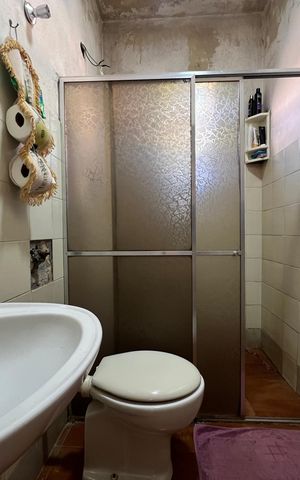 Casa à venda com 100m², 4 quartos e 5 vagas Casa à venda com 100m², 4 quartos e 5 vagasBanheiro Social