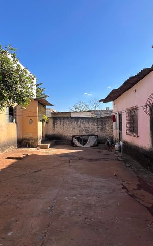 Casa à venda com 100m², 4 quartos e 5 vagas Casa à venda com 100m², 4 quartos e 5 vagasQuintal