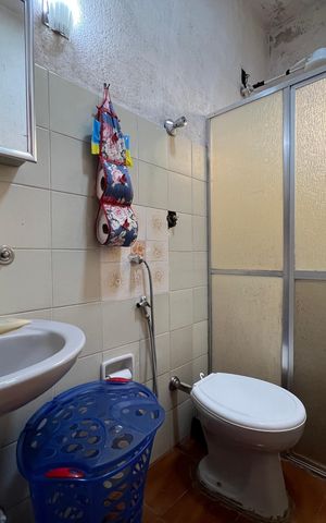 Casa à venda com 100m², 4 quartos e 5 vagas Casa à venda com 100m², 4 quartos e 5 vagasBanheiro da Suíte